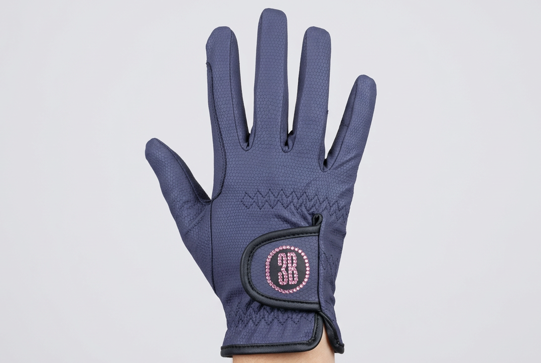 Glove photo cleanup